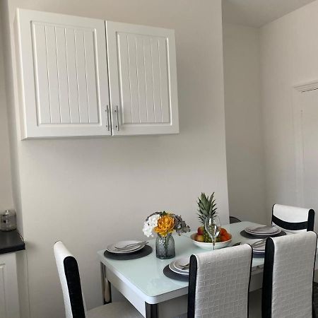 Cosy Cheerful 2 Bedrooms Near Piccadilly, Etihad Stadium Sleeps Up To 5 Манчестер Экстерьер фото