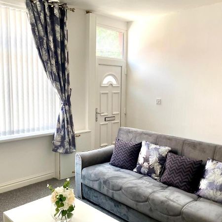Cosy Cheerful 2 Bedrooms Near Piccadilly, Etihad Stadium Sleeps Up To 5 Манчестер Экстерьер фото