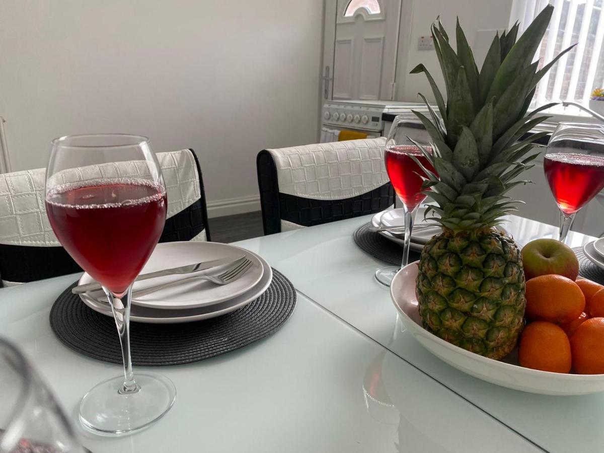 Cosy Cheerful 2 Bedrooms Near Piccadilly, Etihad Stadium Sleeps Up To 5 Манчестер Экстерьер фото