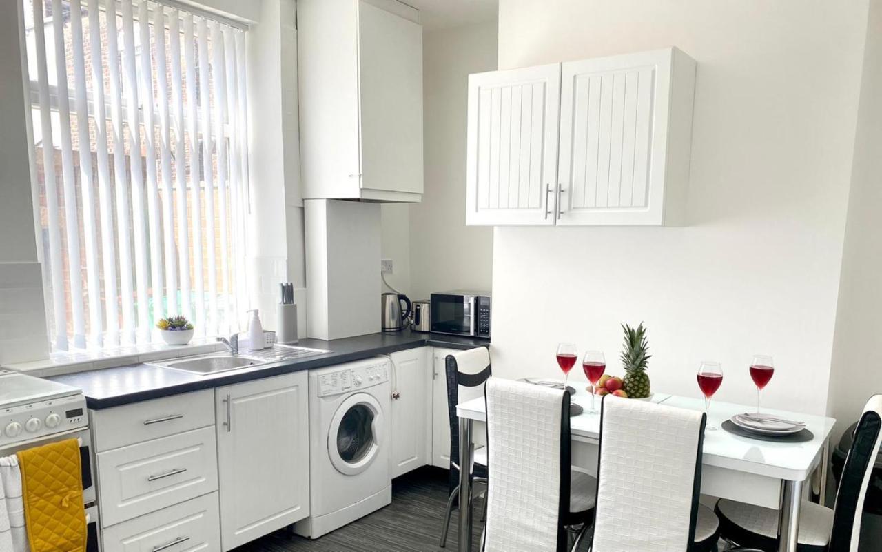 Cosy Cheerful 2 Bedrooms Near Piccadilly, Etihad Stadium Sleeps Up To 5 Манчестер Экстерьер фото