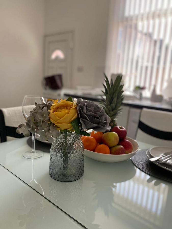 Cosy Cheerful 2 Bedrooms Near Piccadilly, Etihad Stadium Sleeps Up To 5 Манчестер Экстерьер фото