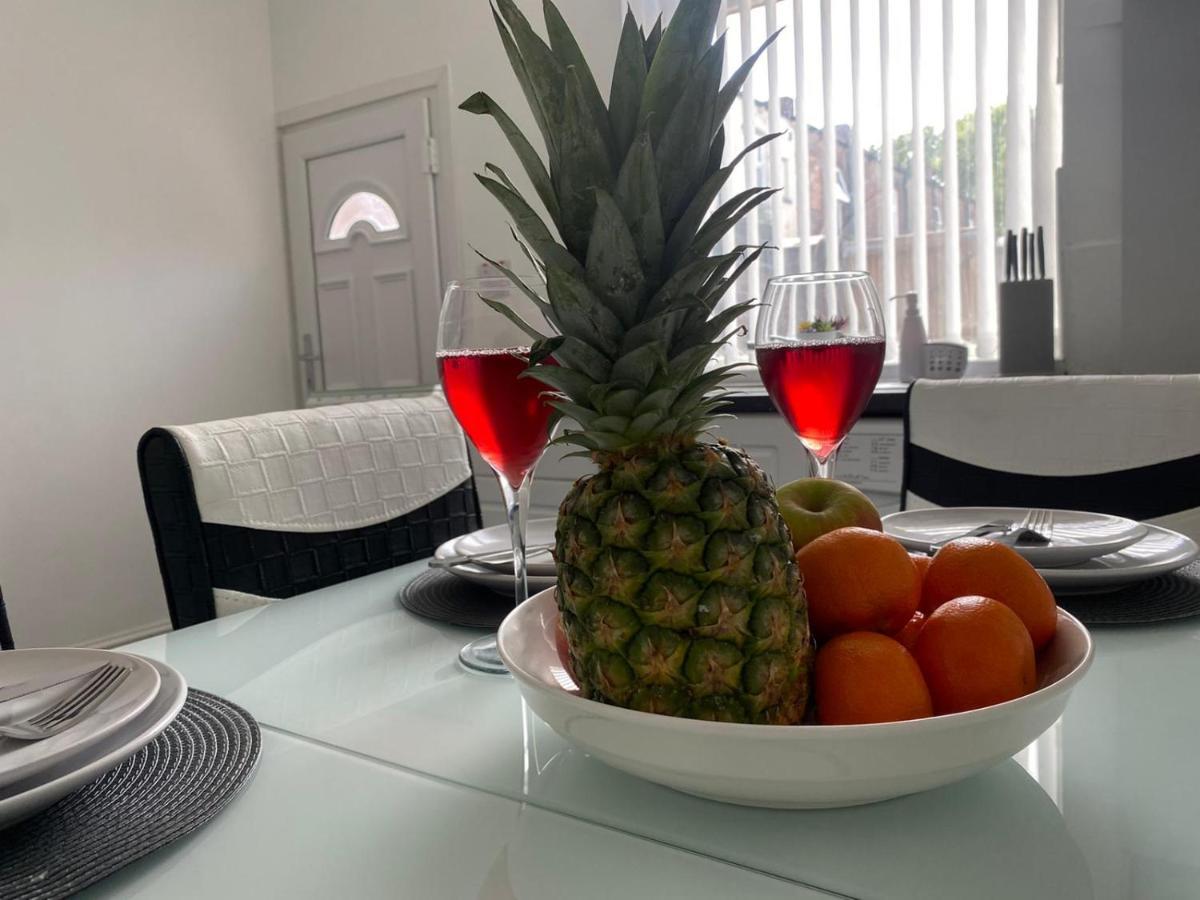 Cosy Cheerful 2 Bedrooms Near Piccadilly, Etihad Stadium Sleeps Up To 5 Манчестер Экстерьер фото